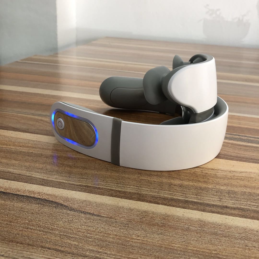 Electric neck and shoulder massager for deep tissue massage at home